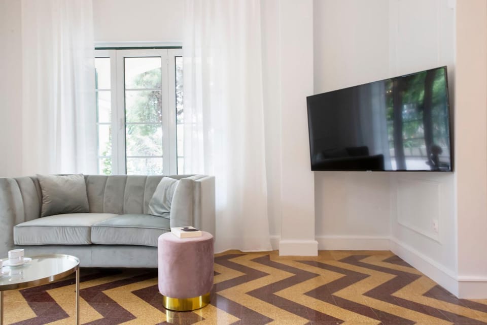 TV and multimedia, Seating area