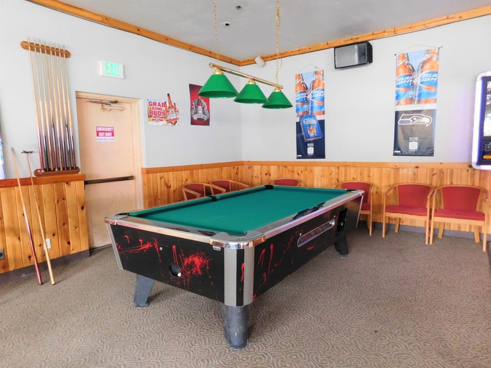 Restaurant/places to eat, Billiard