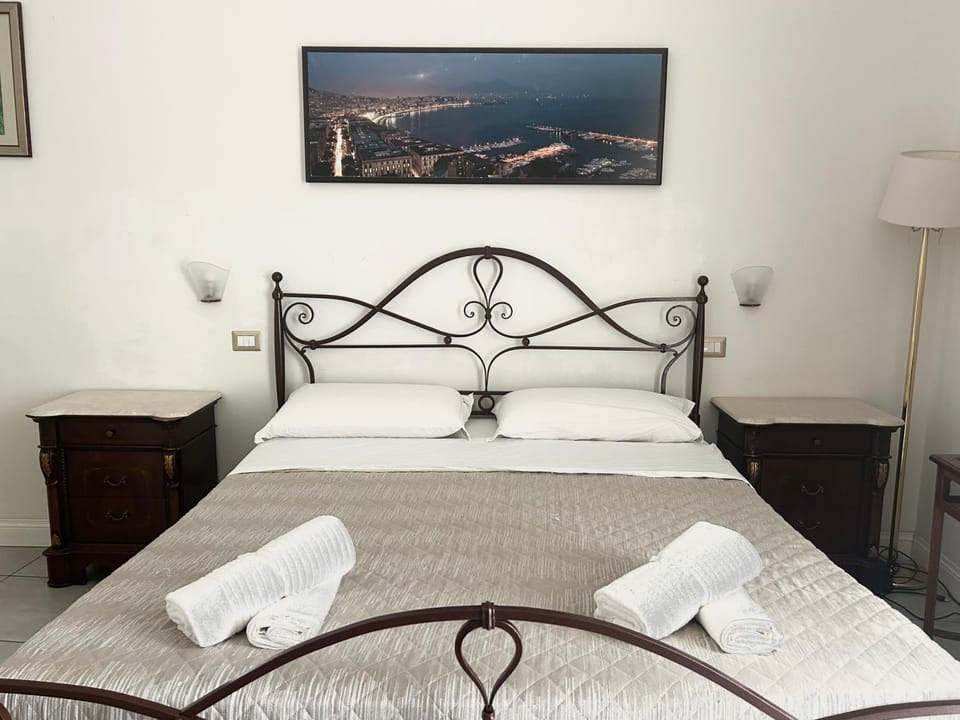 Ciro a Maschio Angioino Bed and Breakfast in Naples