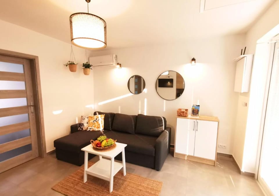 TV and multimedia, Living room, Seating area, hair dresser