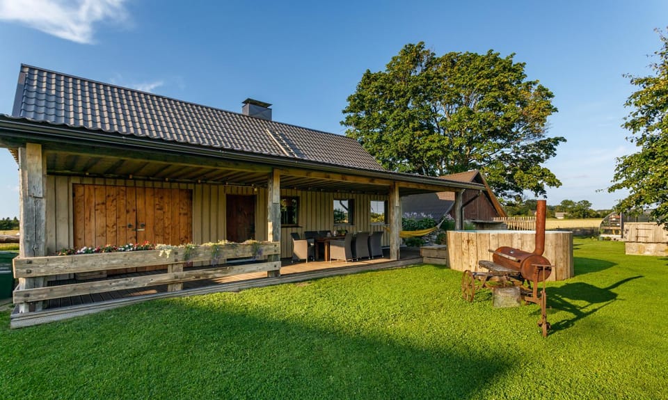 Patio, BBQ facilities