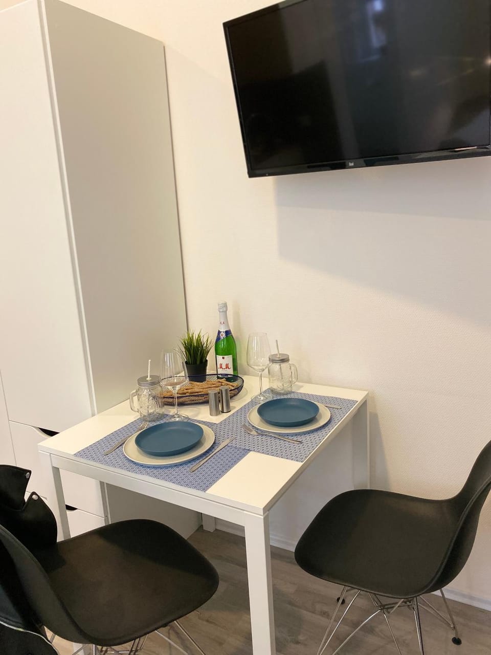 TV and multimedia, Dining area
