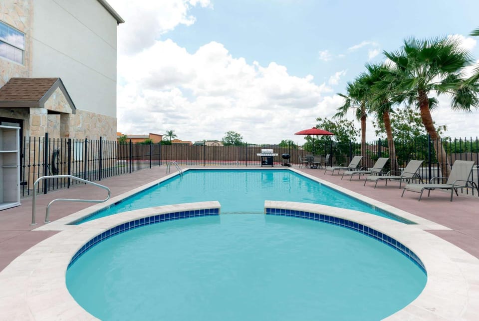 On site, Pool view, Swimming pool, Swimming pool