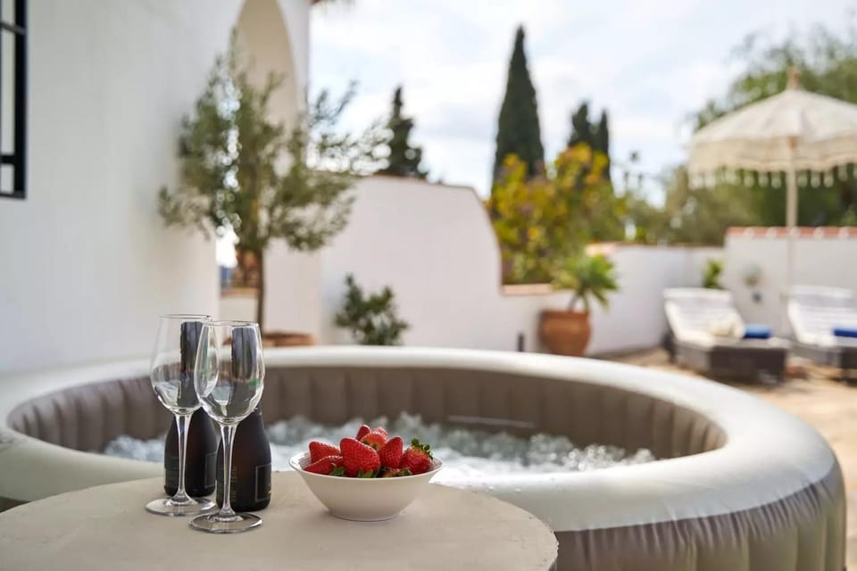 Property building, Hot Tub, Swimming pool