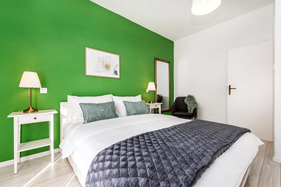 Bed, Photo of the whole room