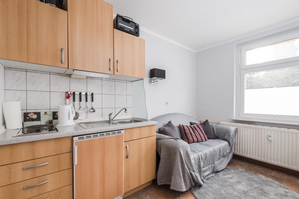 Coffee/tea facilities, Kitchen or kitchenette, Living room, Dining area