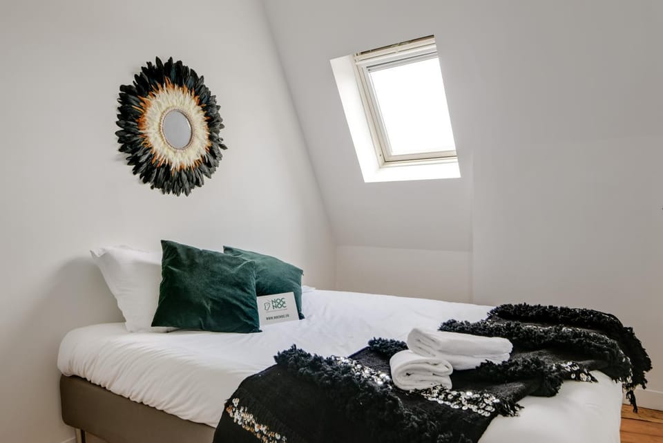 Bed, Photo of the whole room, Bedroom