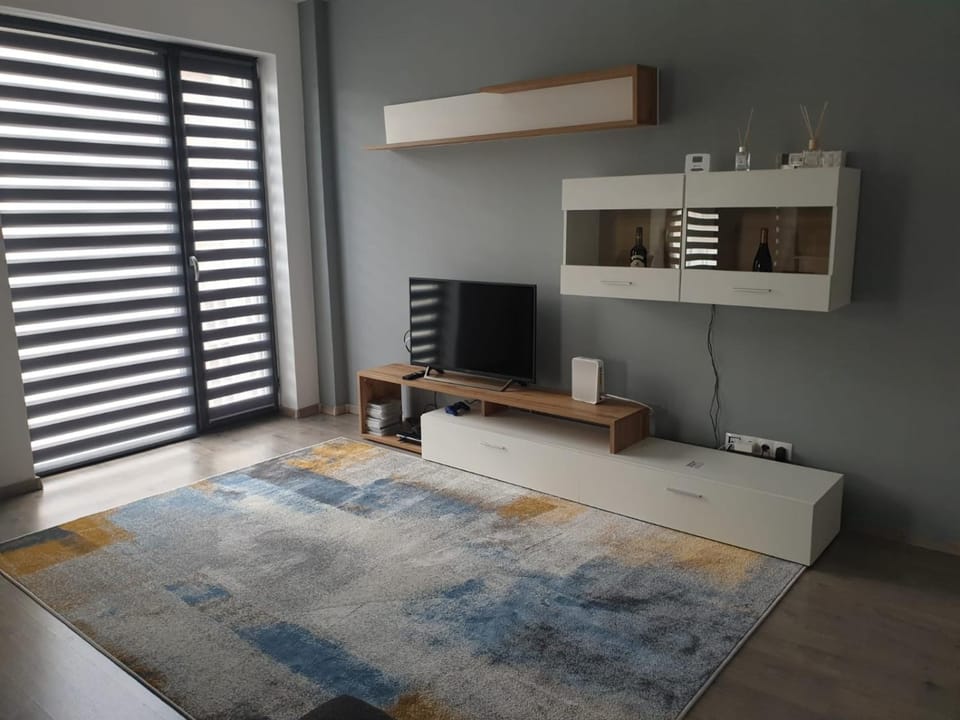 Communal lounge/ TV room, Library