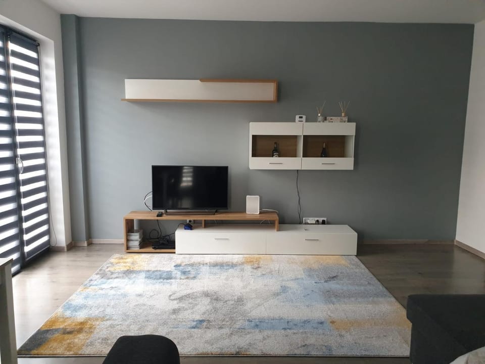 Communal lounge/ TV room, Library, TV and multimedia