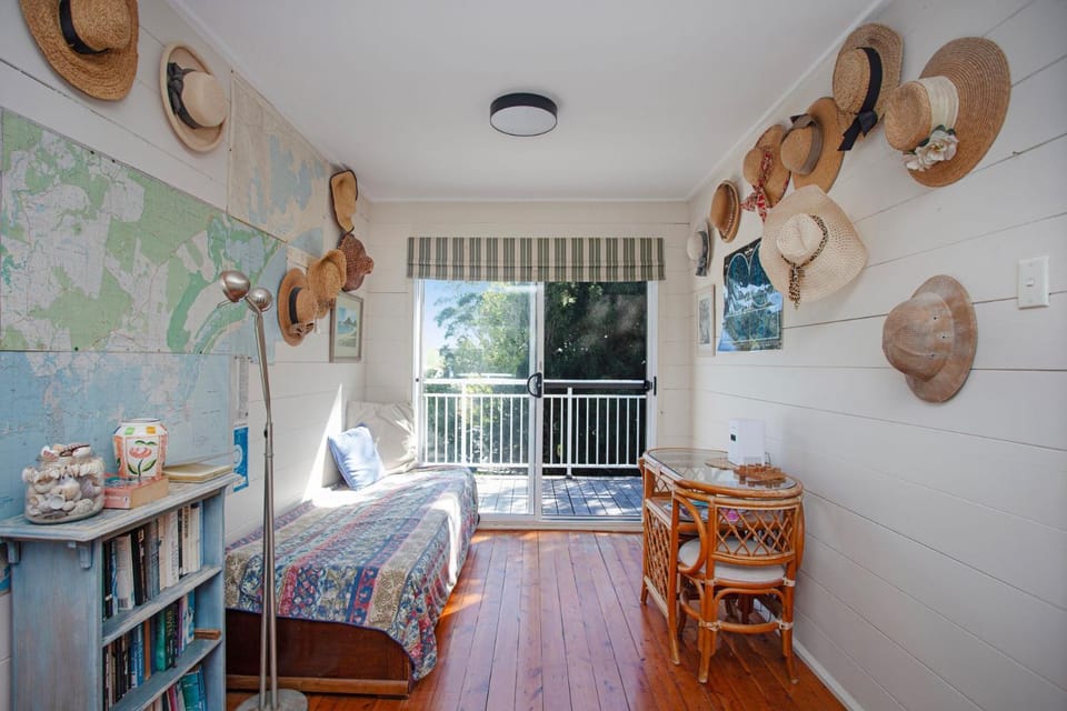 Barnacle Pet Friendly House in Hawks Nest