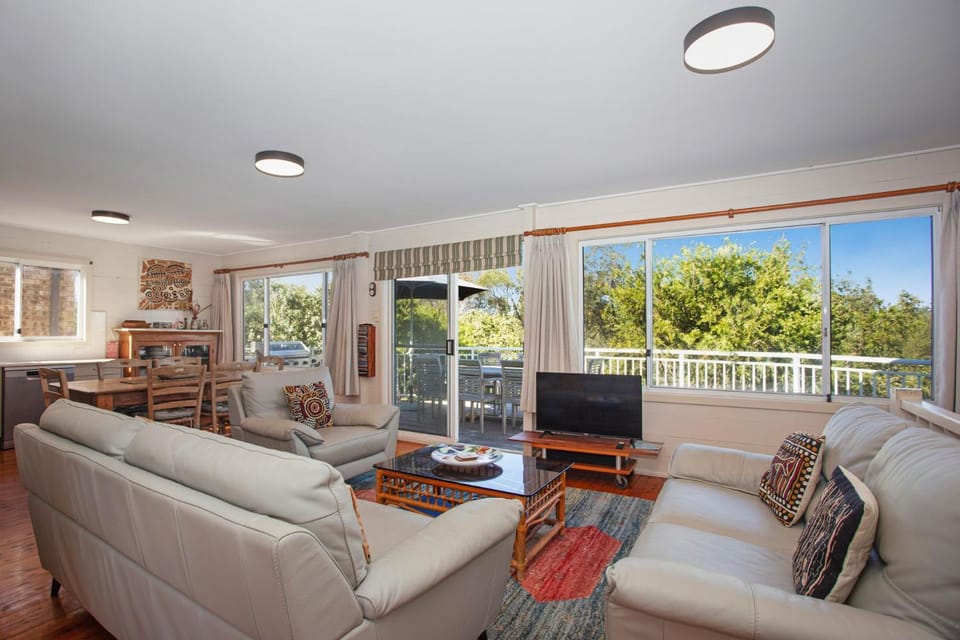 Barnacle Pet Friendly House in Hawks Nest