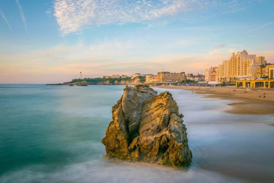 Property building, Casino, Nightclub / DJ, View (from property/room), Beach, Beach, Swimming pool, Sports, Sunset