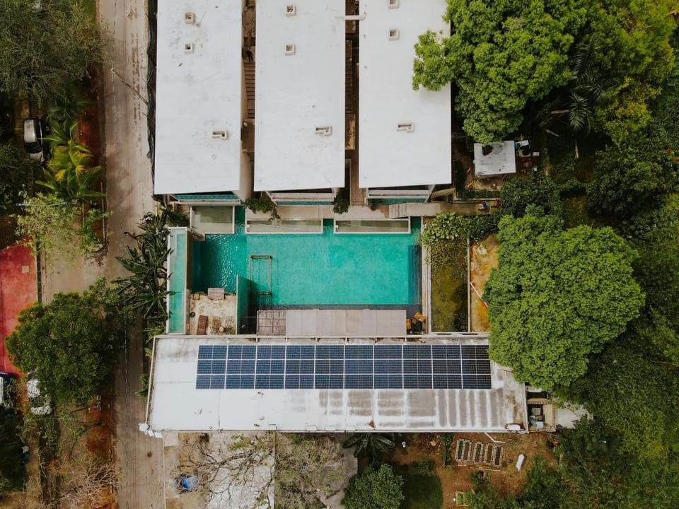 Bird's eye view, Location