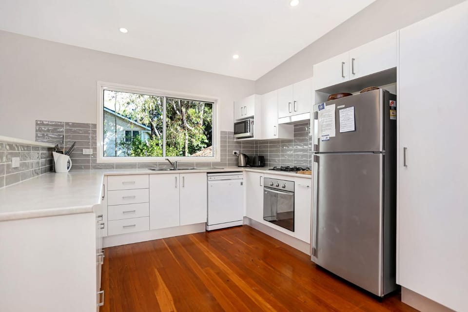 Gumbeachy Pet Friendly Free WiFi House in Hawks Nest