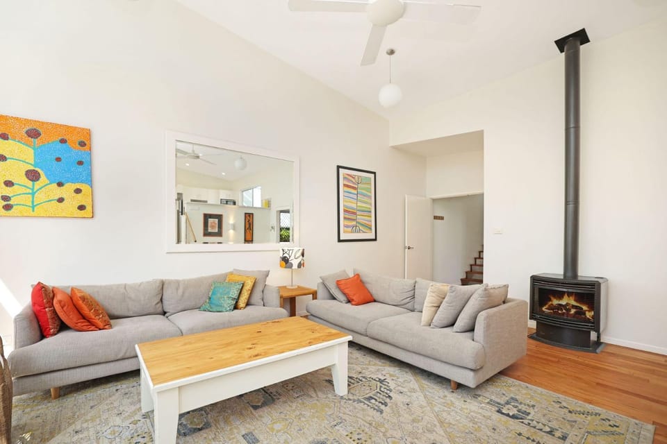 Gumbeachy Pet Friendly Free WiFi House in Hawks Nest