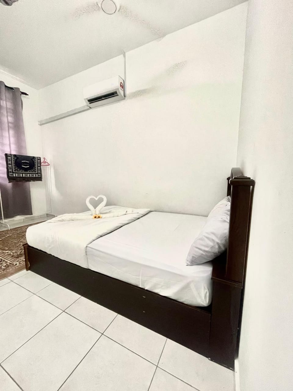Bed, Bedroom, air conditioner