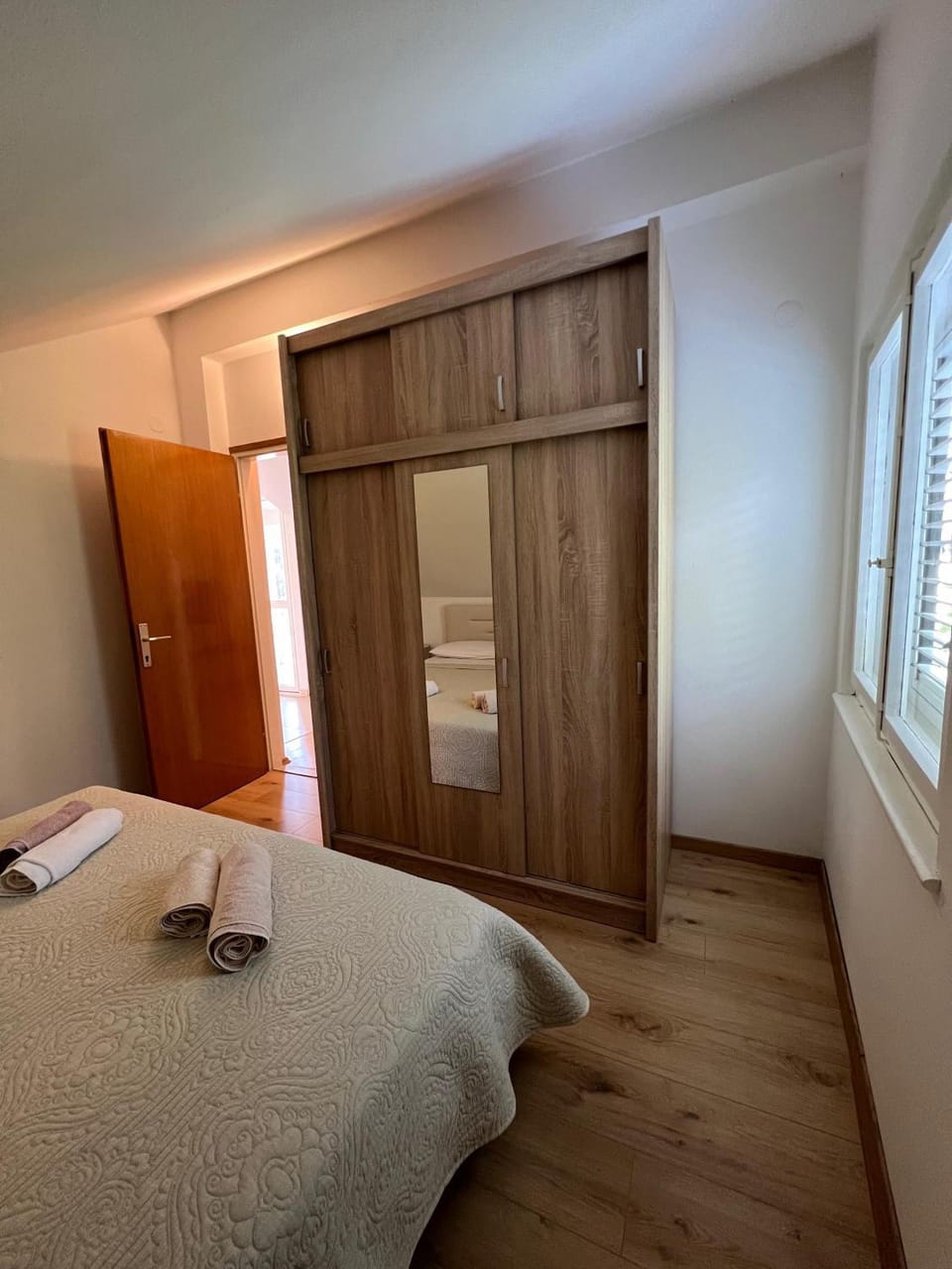 Bed, Photo of the whole room, Bedroom, towels, wardrobe