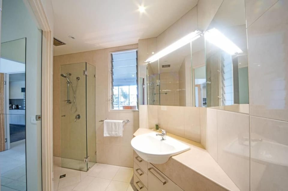 Toilet, Bathroom, towels