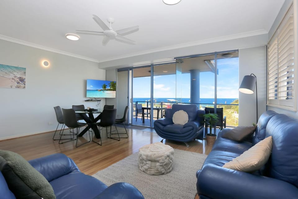 Nautilus 5 House in Hawks Nest