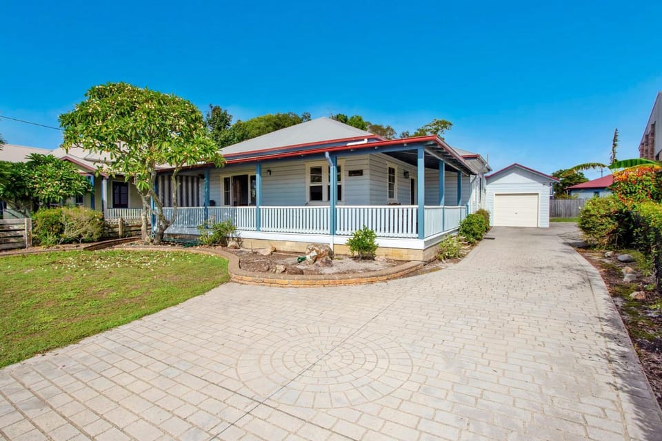 The Lakes Cottage House in Hawks Nest