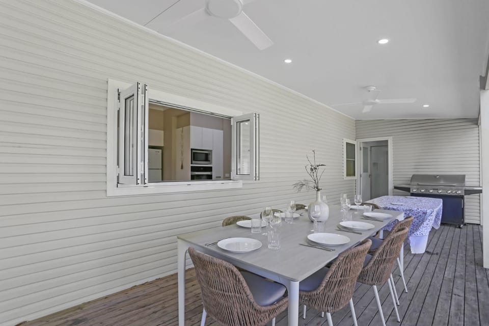 Summer Cottage - Walk to Beaches House in Hawks Nest