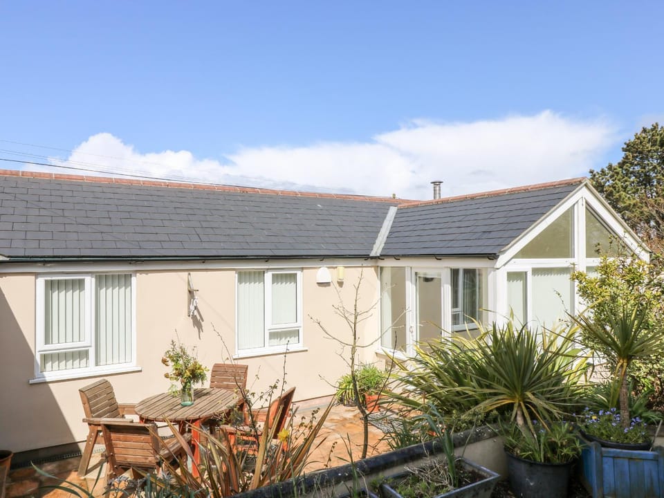 Mynheer Farm Bowji House in Redruth