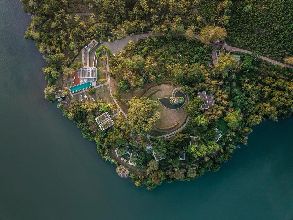 Property building, Nearby landmark, Restaurant/places to eat, Day, Natural landscape, Bird's eye view, View (from property/room), Lake view, River view, Swimming pool, Breakfast