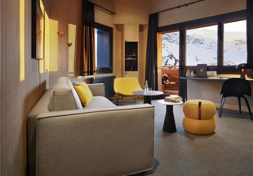 Living room, Seating area, Mountain view