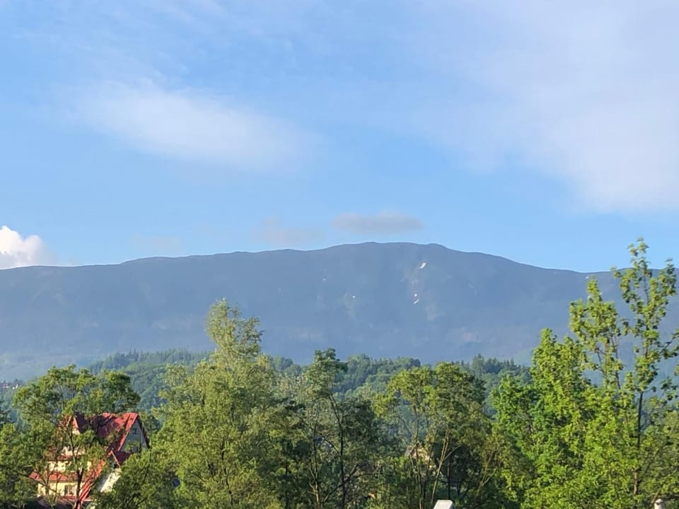 Property building, Nearby landmark, Spring, Natural landscape, Mountain view, Area and facilities