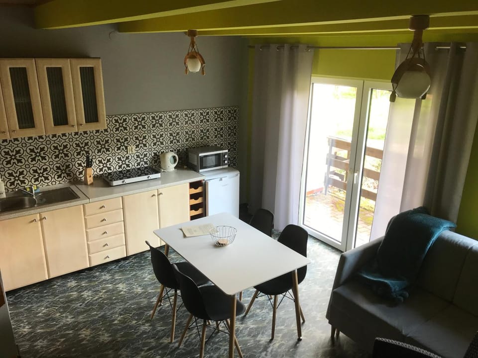 Kitchen or kitchenette, Living room, Seating area, Dining area, Mountain view, River view, stove