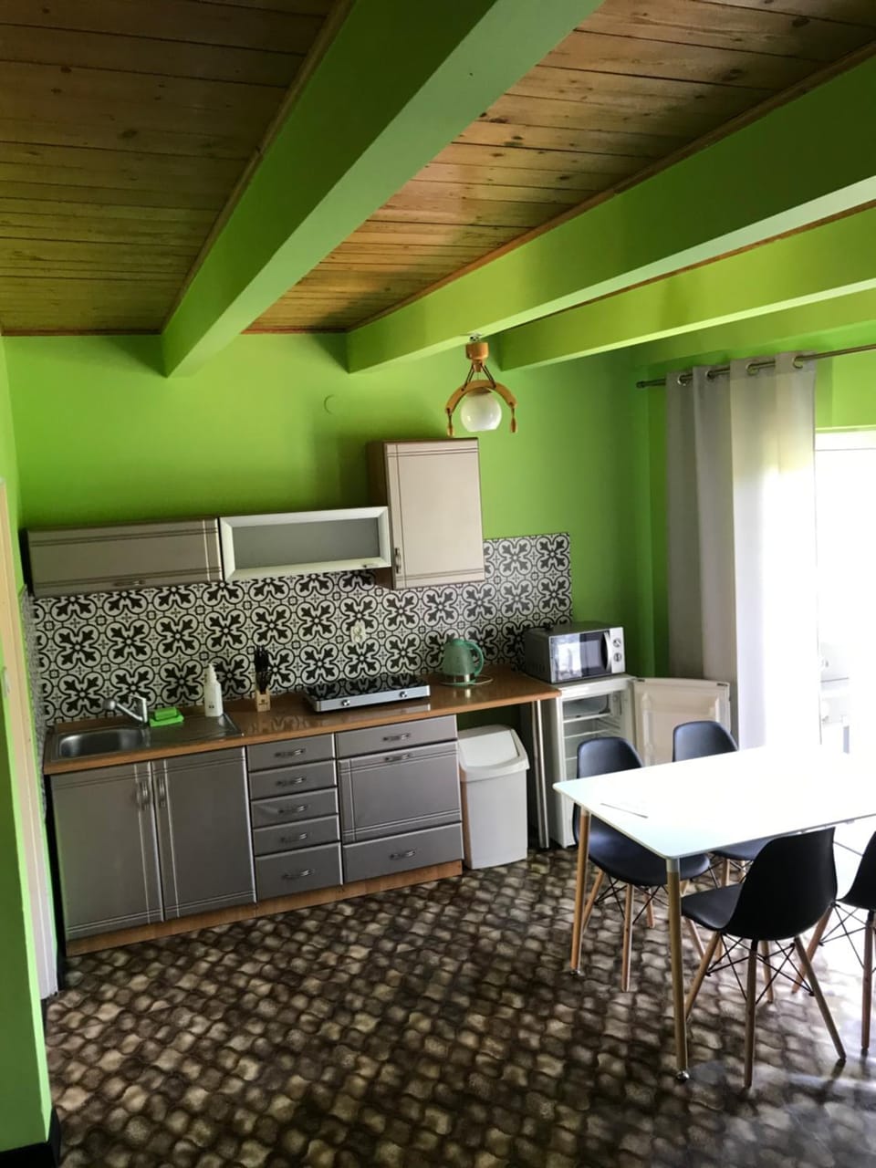 Kitchen or kitchenette, Dining area, Mountain view, River view, stove