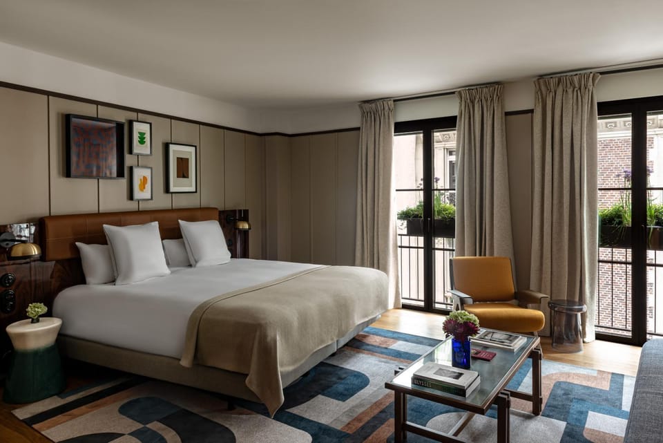 Photo of the whole room, Seating area, Bedroom