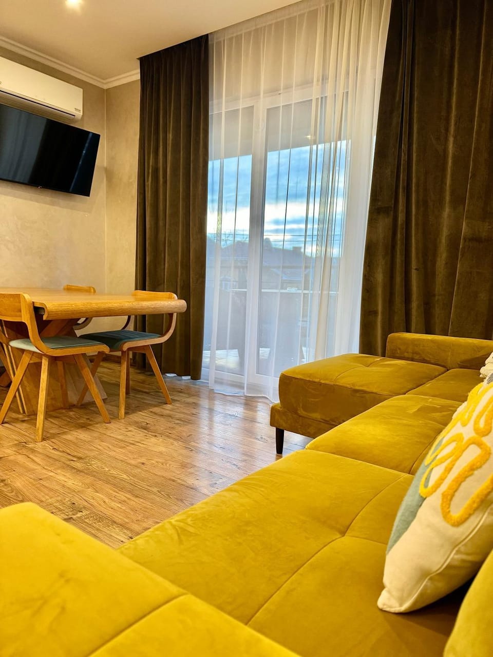 TV and multimedia, Living room, Seating area