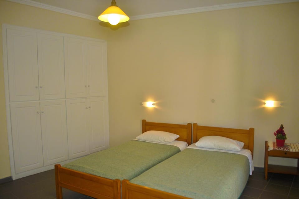 Bed, Bedroom, wardrobe