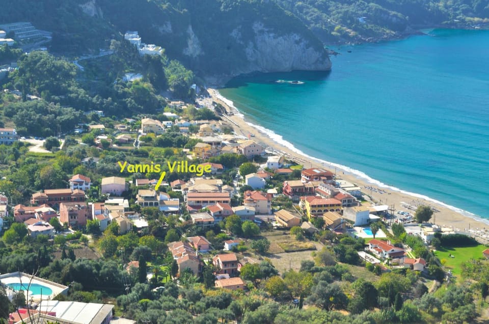 Neighbourhood, Natural landscape, View (from property/room), Other, Beach, City view, Mountain view, Sea view, Area and facilities