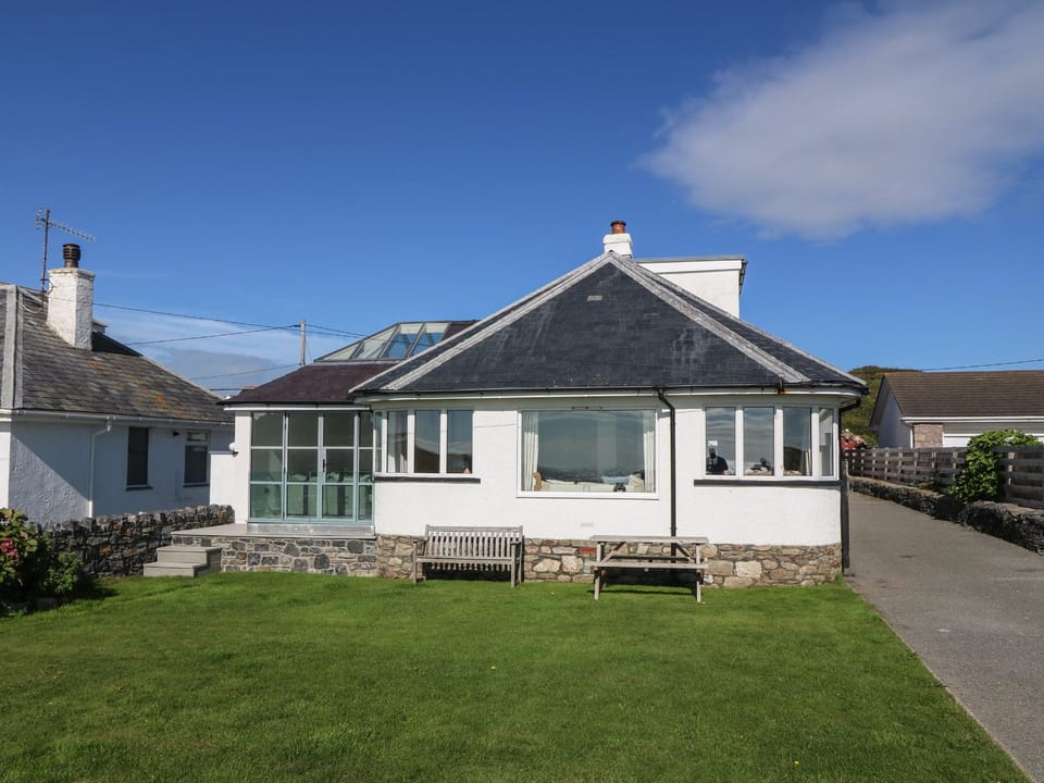 Angorfa - Trearddur Bay House in Trearddur Bay