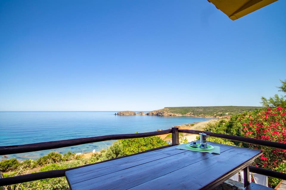 Patio, Balcony/Terrace, Balcony/Terrace, Living room, Seating area, Dining area, Landmark view, Sea view