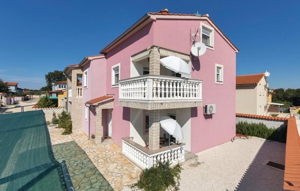 Apartmani Lisičak A2+2 Apartment in Peroj