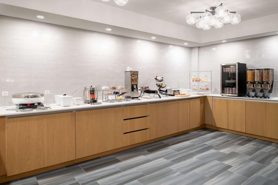 Restaurant/places to eat, Dining area, On site, Breakfast