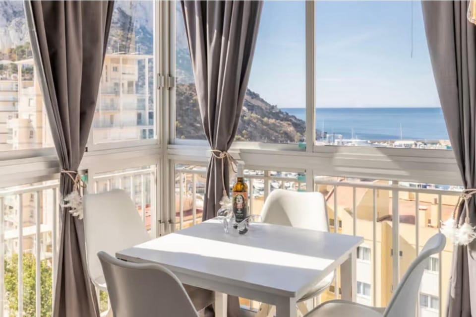 Natural landscape, Balcony/Terrace, Dining area
