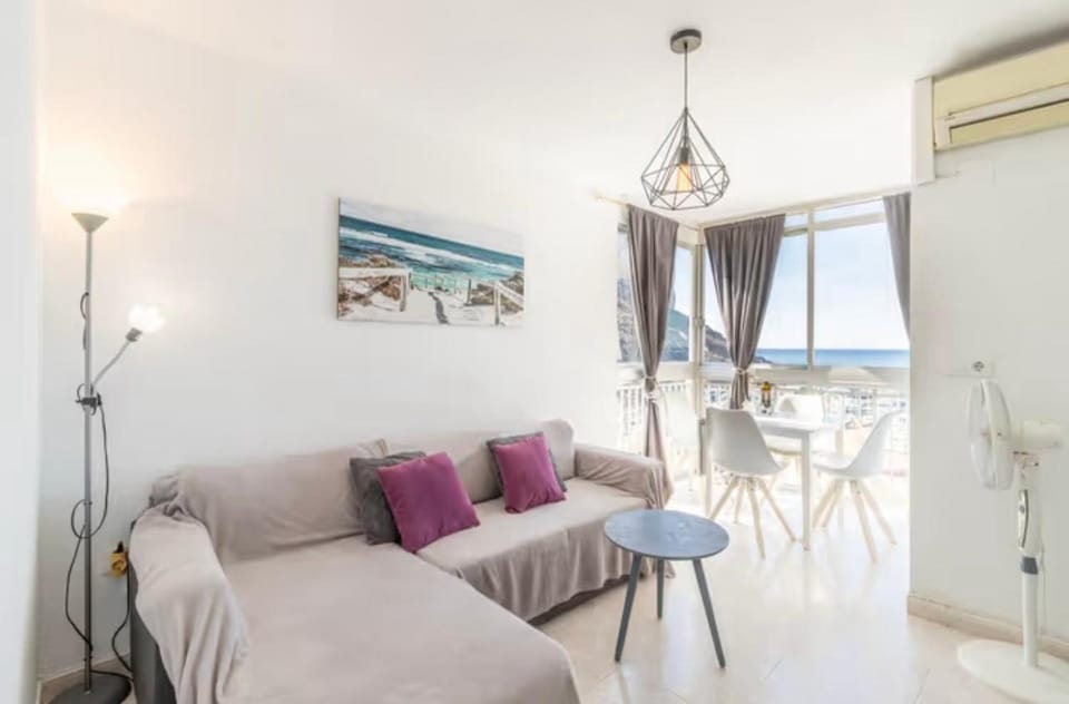 Natural landscape, Living room, Photo of the whole room, Seating area, Sea view