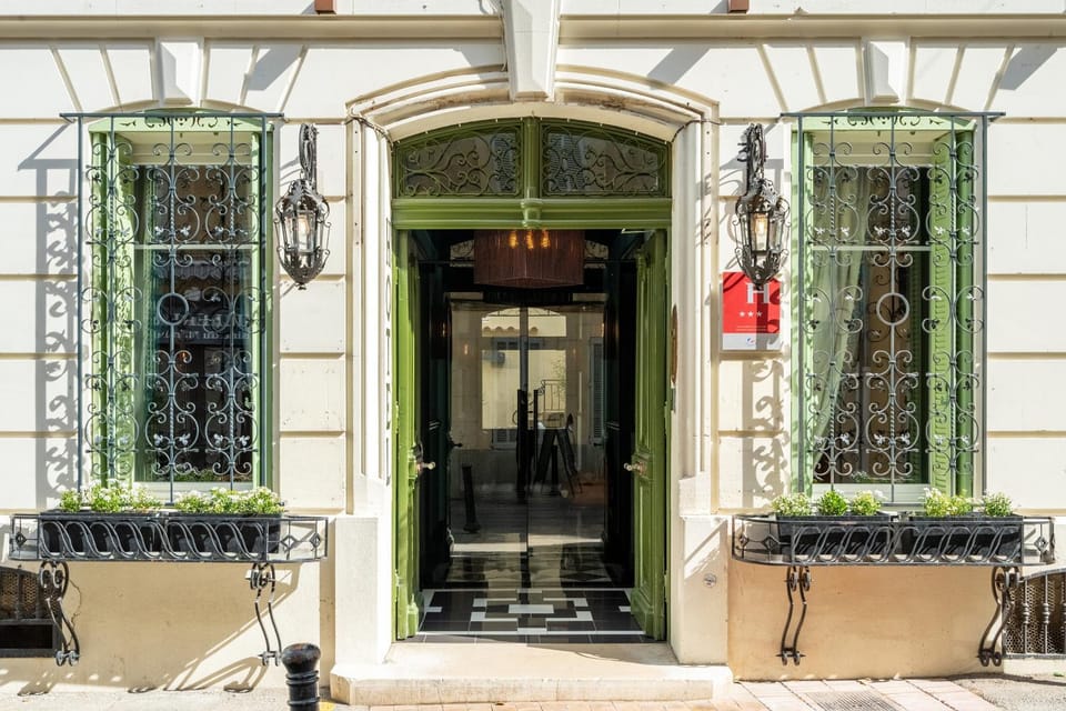 Facade/entrance