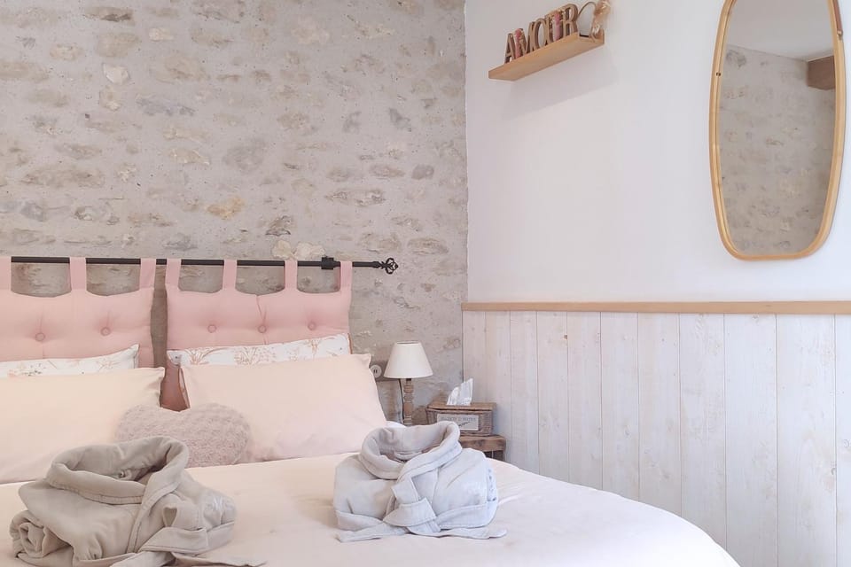 Photo of the whole room, Decorative detail, Bedroom