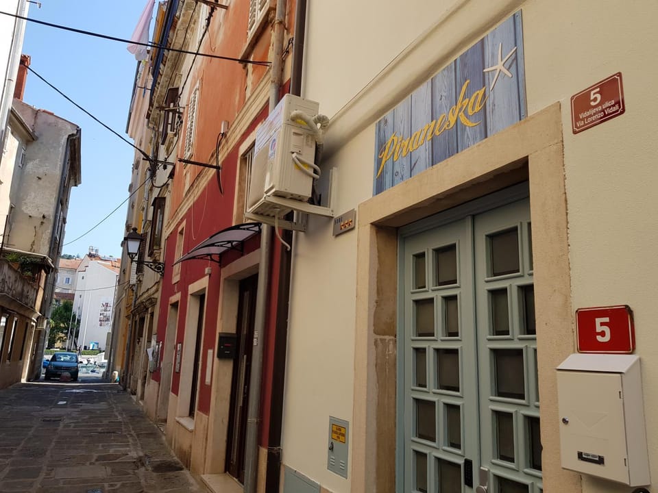 Property building, Facade/entrance