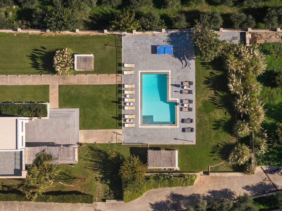 Property building, Spring, Day, Natural landscape, Bird's eye view, Pool view, Swimming pool, Location, sunbed