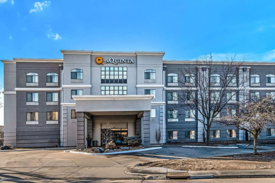 Property building, Day, On site, Time of day