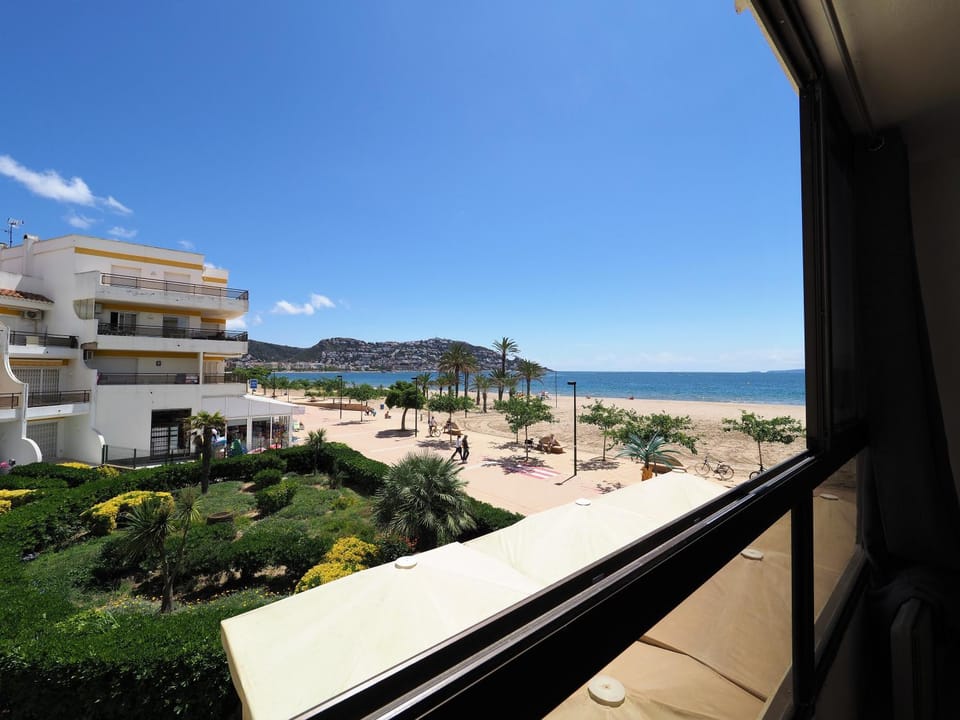 Balcony/Terrace, Sea view, Street view