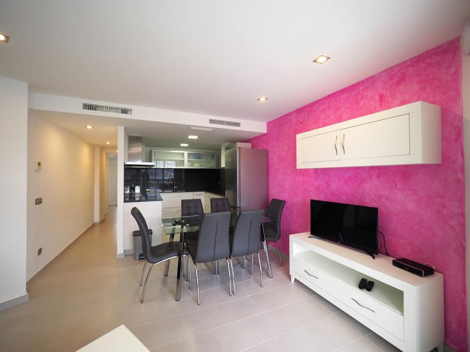 Communal lounge/ TV room, TV and multimedia, Living room, Seating area, Dining area