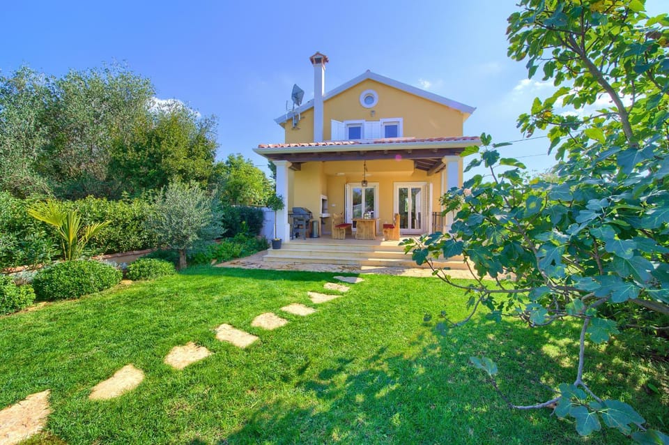 Property building, Garden