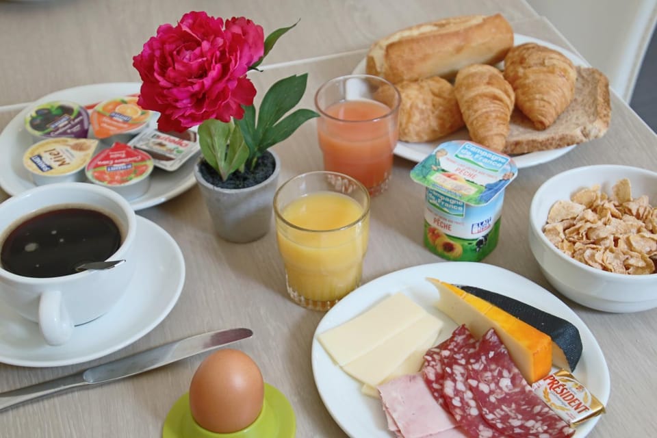 Food and drinks, Food, Breakfast, Continental breakfast, Buffet breakfast